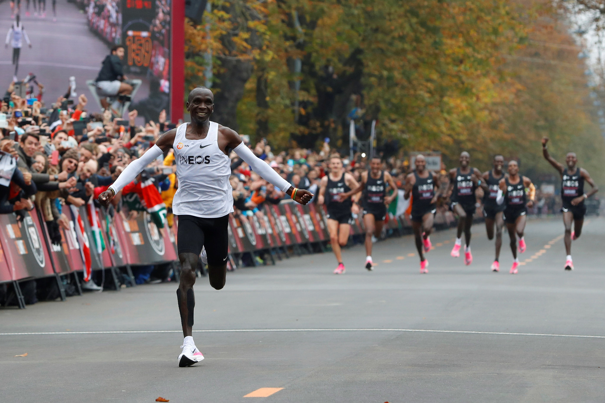 kipchoge at <2hr marathon
